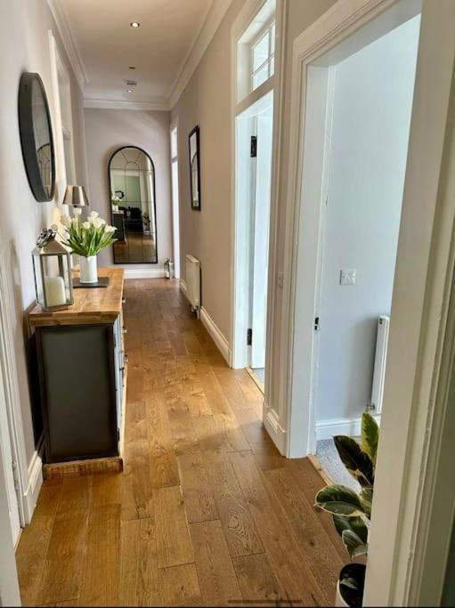 Beautiful Spacious Apartment In Town Centre オーバン エクステリア 写真